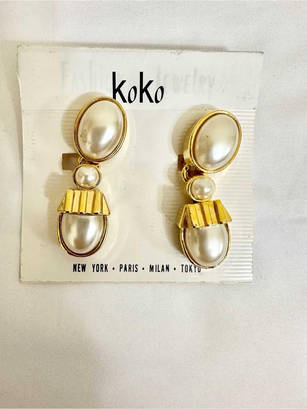Vintage Gold-Plated Pearl Drop Earrings - White Pearlescent